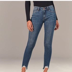 ABERCROMBIE AND FITCH CUT OFF SKINNY JEANS
